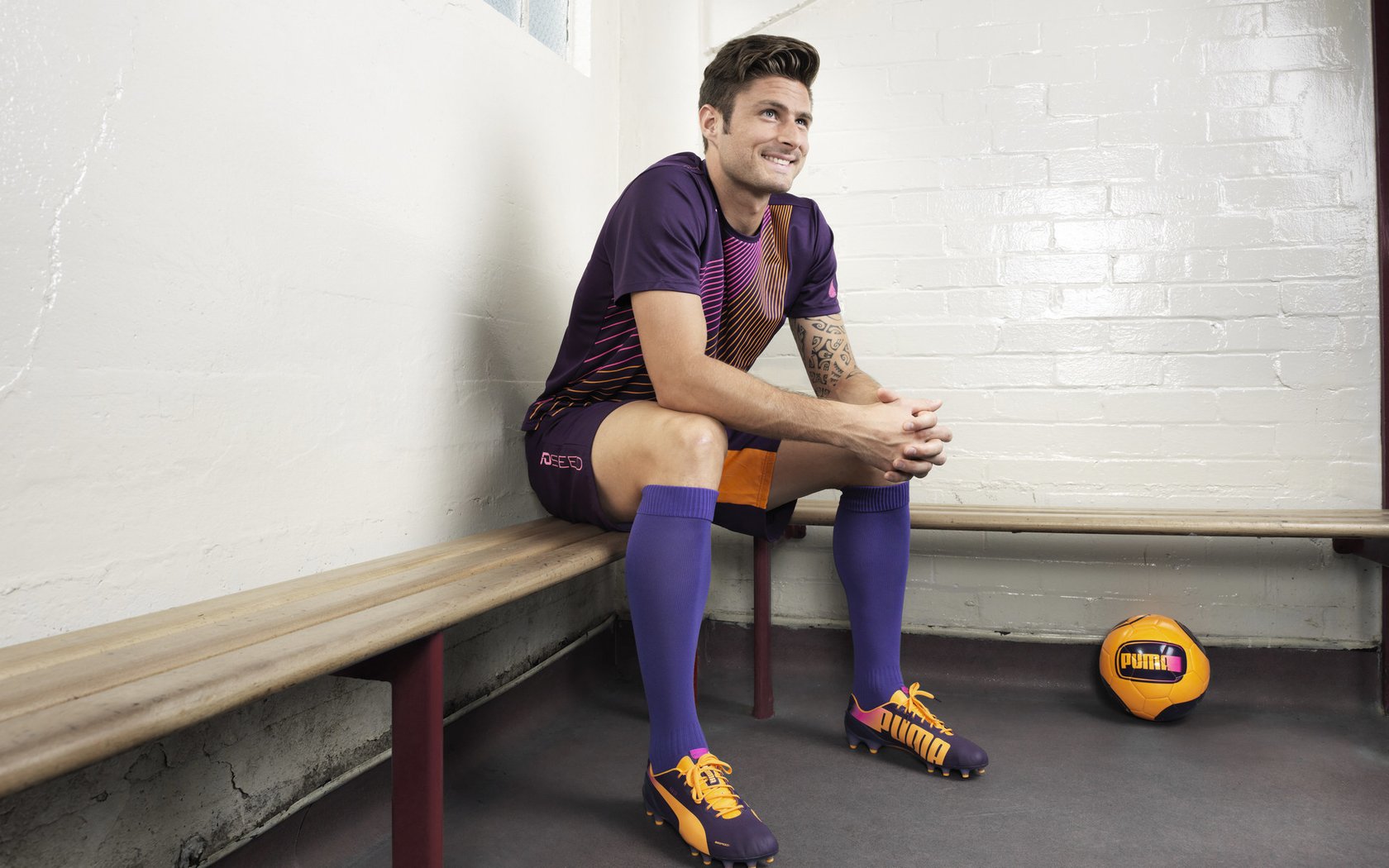 开云体育官方网站-“青少年足球技能大赛激烈角逐，弘扬拼搏精神”，青少年足球实战智慧